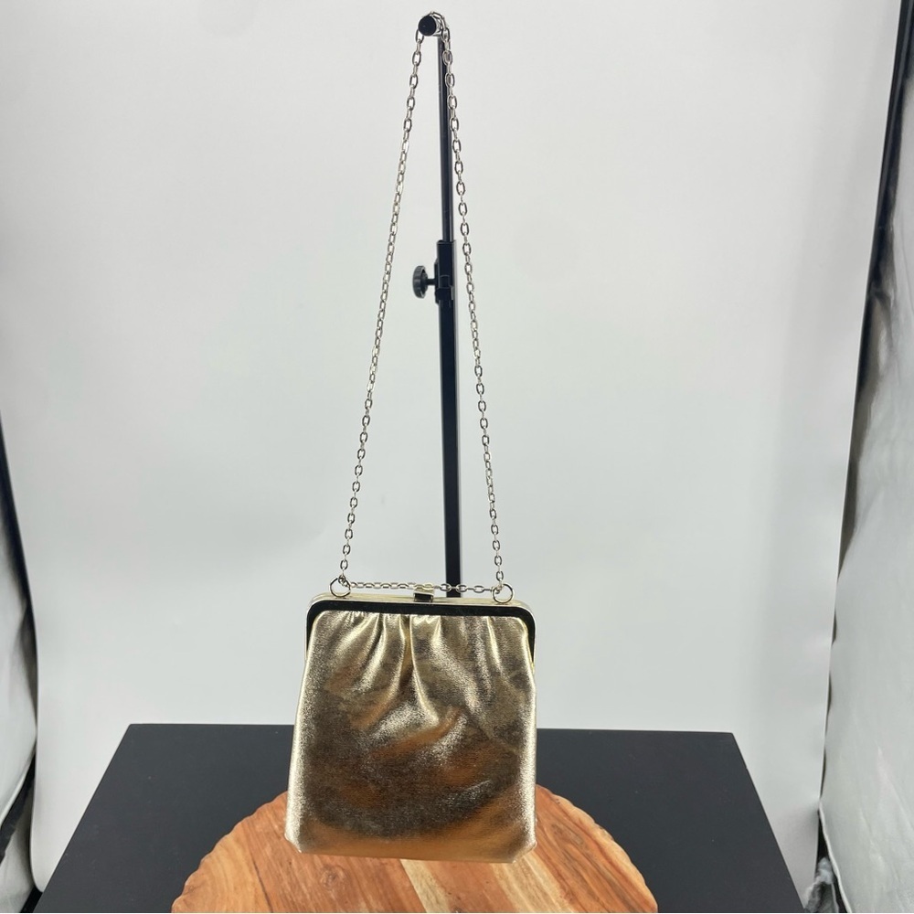 Vintage Lame’ Gold Metallic clutch Purse with‎ Gold hardware clasp